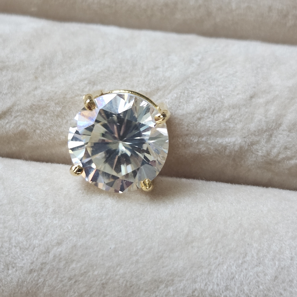 Elegant Gold and Silver Women's Stud Earring